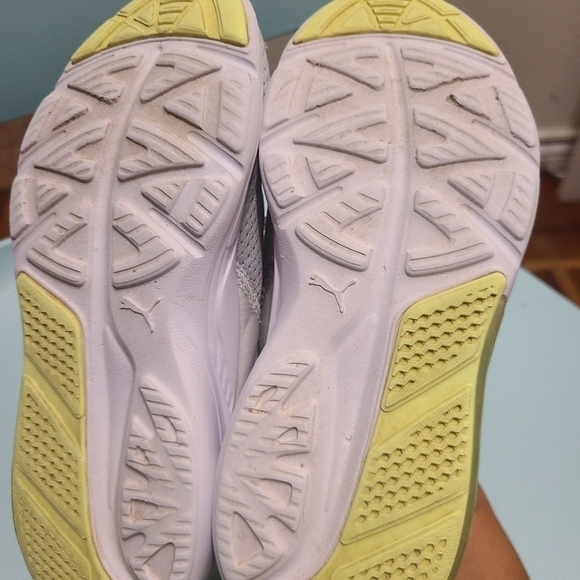 Puma kids sneakers size 2.5 - Picture 5 of 6
